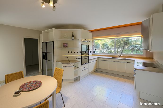 Villa 6 pièces 210 m² — 8