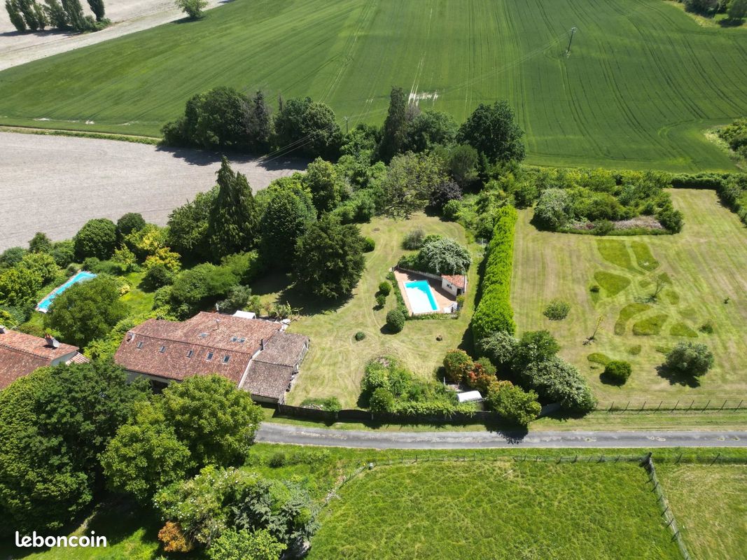 Maison 7 pièces 181 m² · à Chalais · 181 m² · 210 000 €