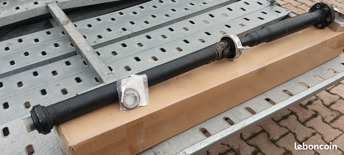 Arbre de transmition Bmw X5 E70 3l essence , 272cv 2008 (image 1)