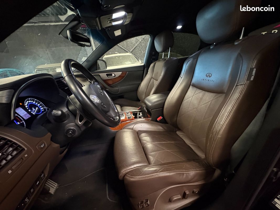INFINITI FX FX30d 3.0D V6 GT Premium A / Suivi Nissan / 2éme mains (image 9)
