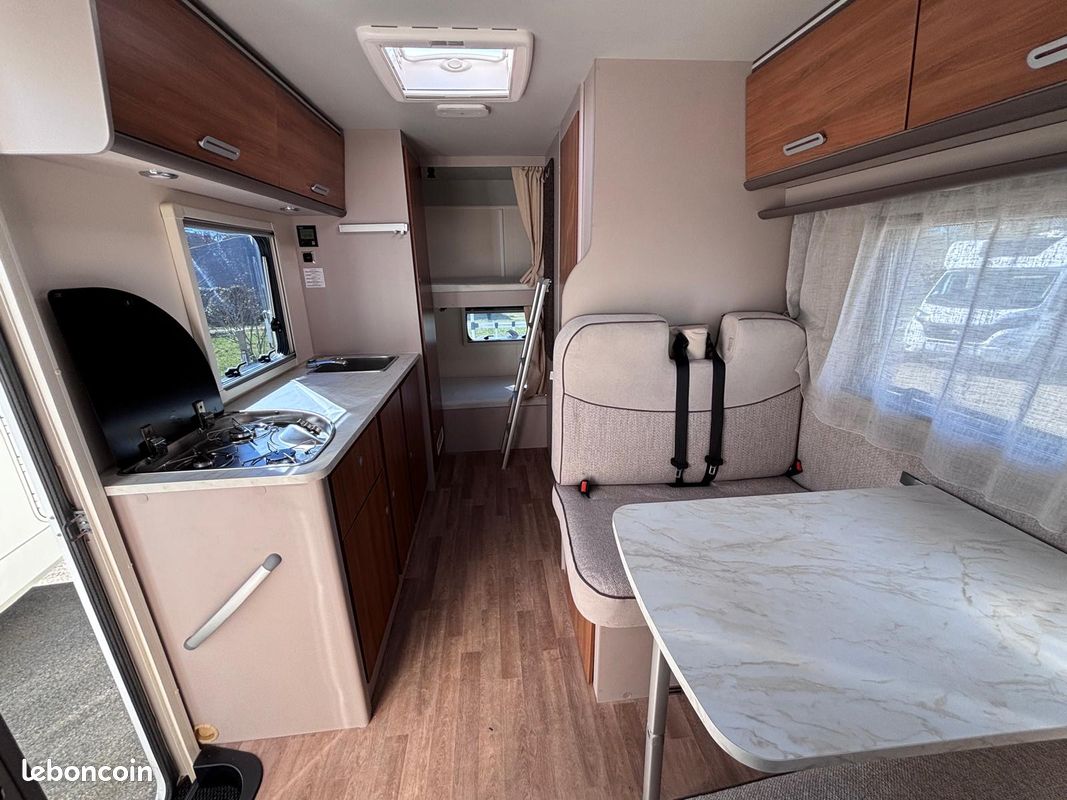 Capucine RIMOR HYGGE 7 - 2022 - Lits superposés arrières - Banquettes en face a face - Peu de kilomètres - Moteur RENAULT 145 CV - 6 places carte grise - 6 couchages - Super équipé (image 5)