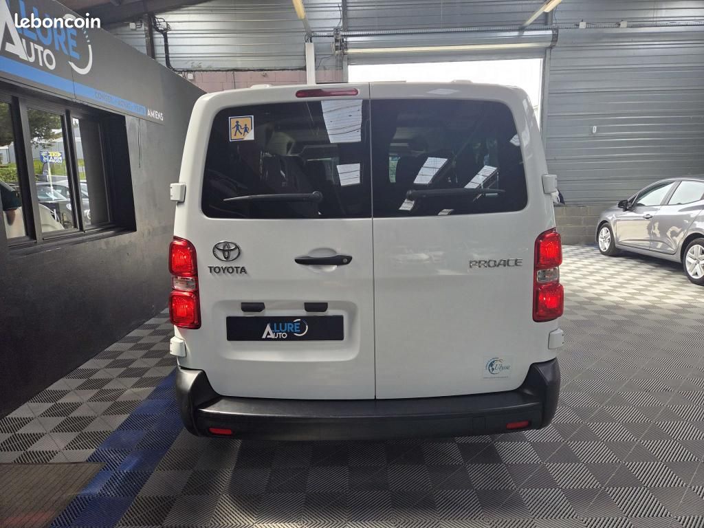 TOYOTA PROACE 1.5 120 D-4D - (RC22) Combi Long Dynamic / TVA Récupérable (image 4)
