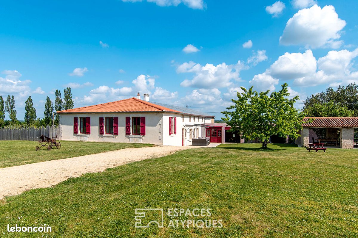 Maison 6 pièces 161 m² · à Vouillé-les-Marais · 161 m² · 349 000 €