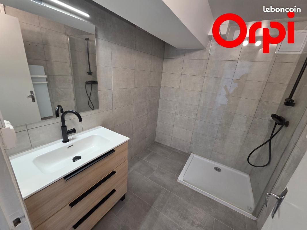 Appartement 1 pièce 45 m² · à Laragne-Montéglin · 45 m² · 444 €/mois