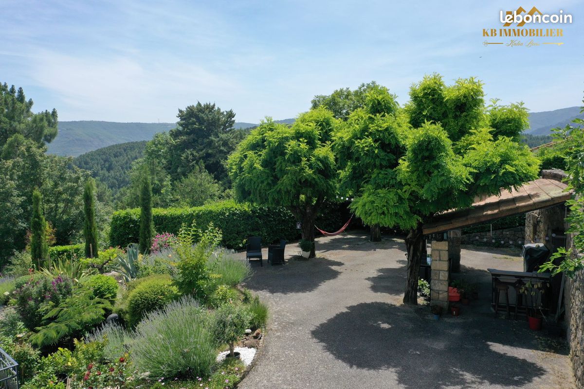 Maison 6 pièces 134 m² · à Lyas · 134 m² · 399 500 €