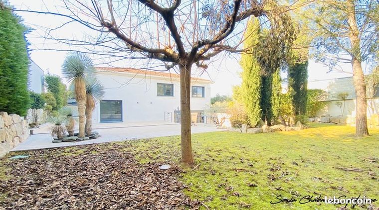 Maison 6 pièces 222 m²