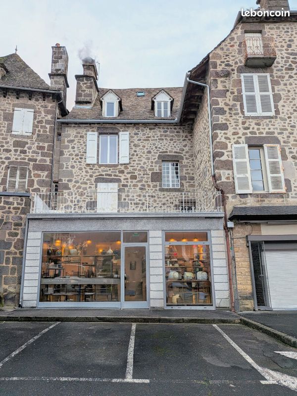Immeuble 158 m² · à Vic-sur-Cère · 158 m² · 222 600 €