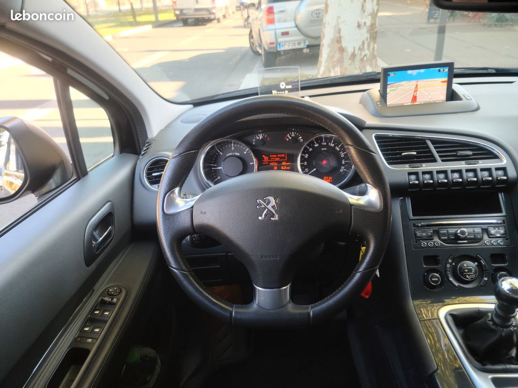 PEUGEOT 3008 1.6 BLUEHDI 120 ALLURE BUSINESs (image 16)