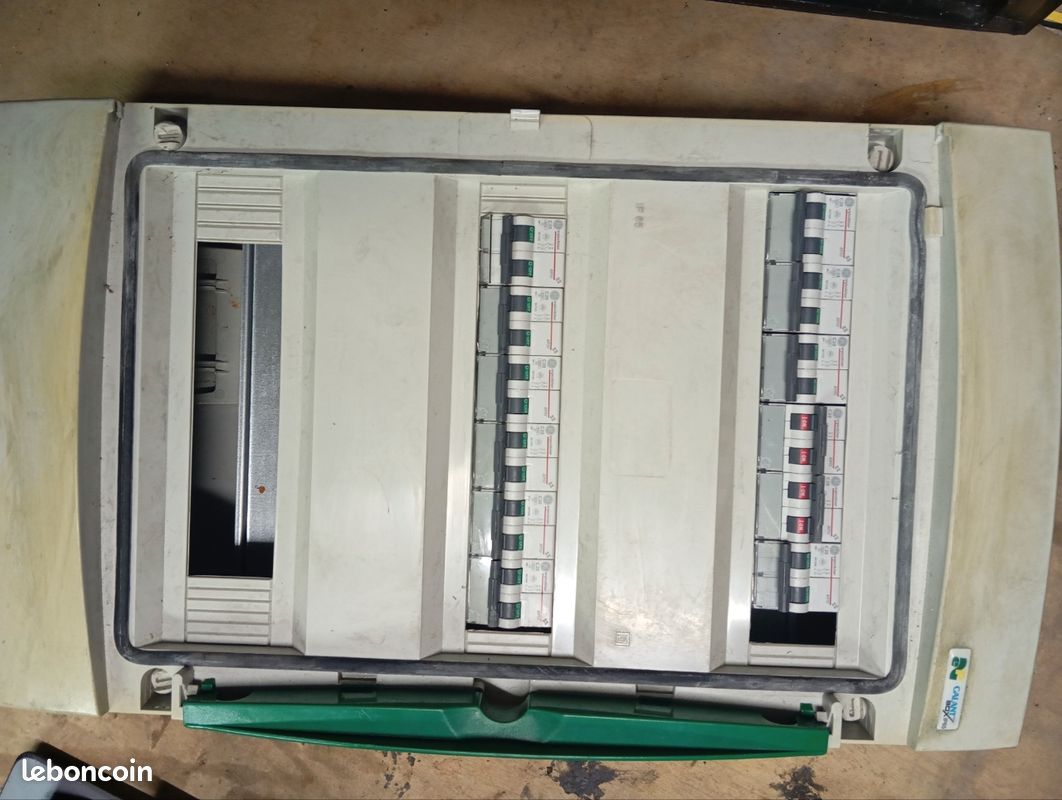 Tableau électrique porte transparente (image 1)
