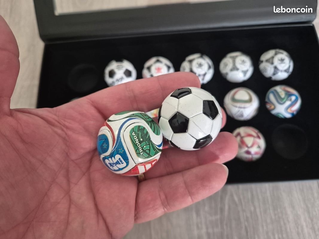 Ancienne Paire De Mugs Football - Coupes Du Monde Espagne 1982, France 1998 Et Angleterre - Vintage