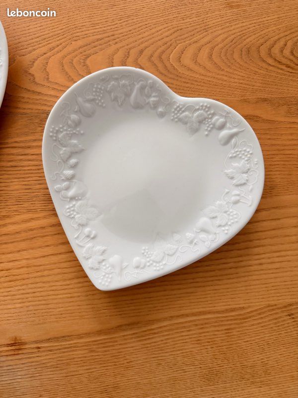 2 Assiettes Cœur Deshoulières Limoges Porcelaine Blanche Vintage Relief Fruits Made in France (image 2)