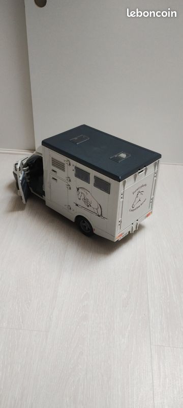 Van pour chevaux avec un cheval (image 5)