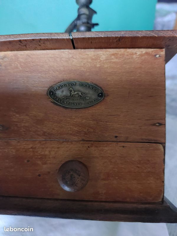 Moulin à café ancien en bois (image 1)
