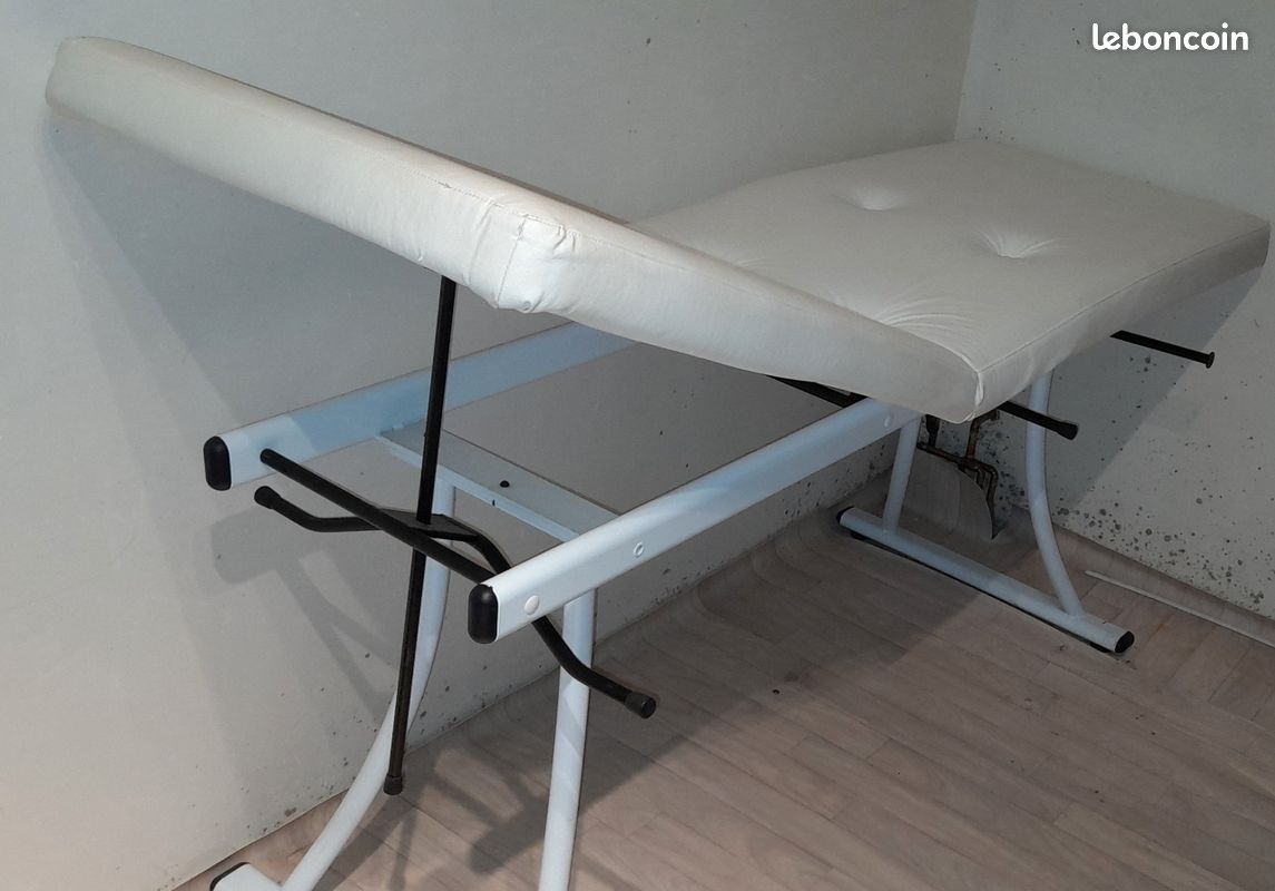 Table de massage esthétique (image 1)