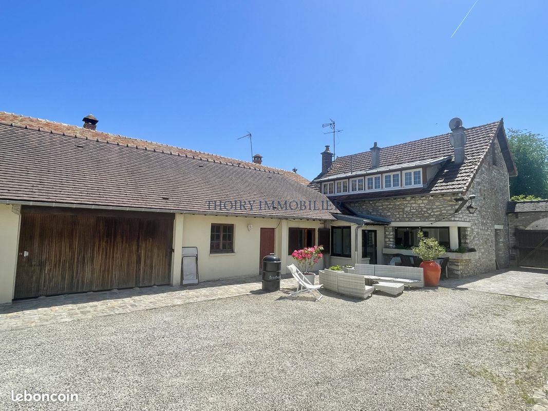 Maison 5 pièces 135 m² · à Montfort-l'Amaury · 135 m² · 1 650 €