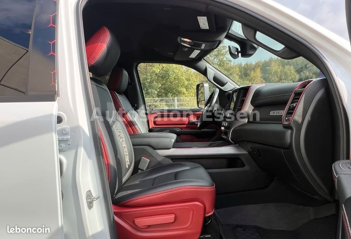 Dodge RAM 1500 Rebel 5.7 HEMI V8 401 ch 4x4 – Harman Kardon – CarPlay – Suspensions pneumatiques (image 8)