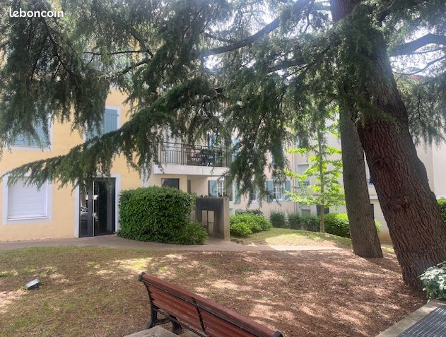 Appartement 2 pièces 50 m² · à Saint-Priest · 50 m² · 700 €/mois