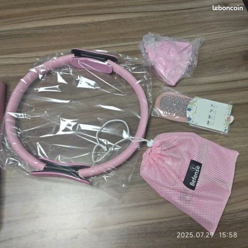 Kit Pilates Maison Complet - Anneau 38cm + Bandes Élastiques + Ballon + Chaussettes - Pour Femmes, Sculpture Corporelle