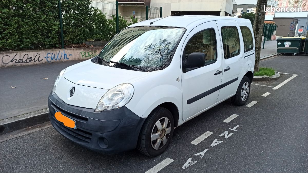 Vend Renault Kangoo 1.5 DCI 75 AUTHENTIQUE 2011 (image 2)