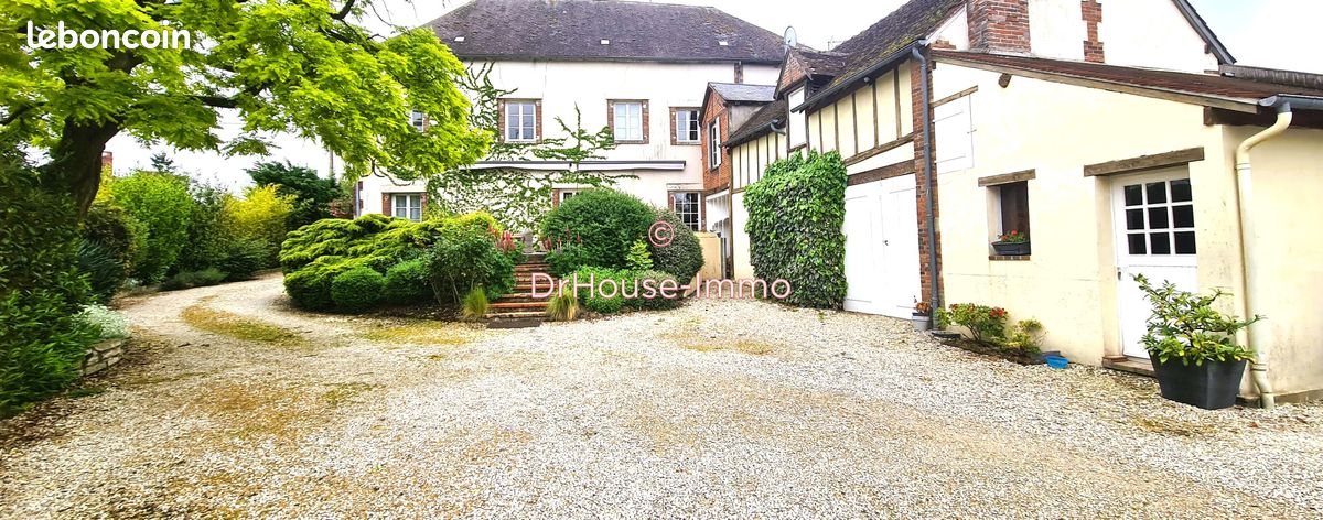 Maison 9 pièces 247 m² · à Château-Renard · 247 m² · 370 000 €