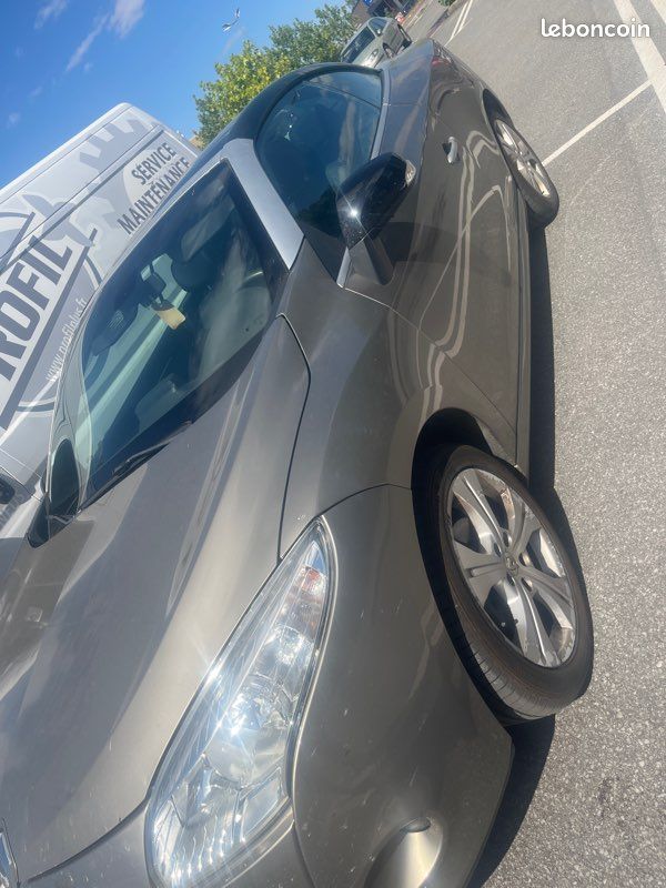 Megane CC (image 1)