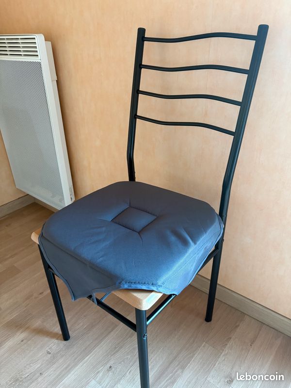 Ensemble table et chaises (image 1)