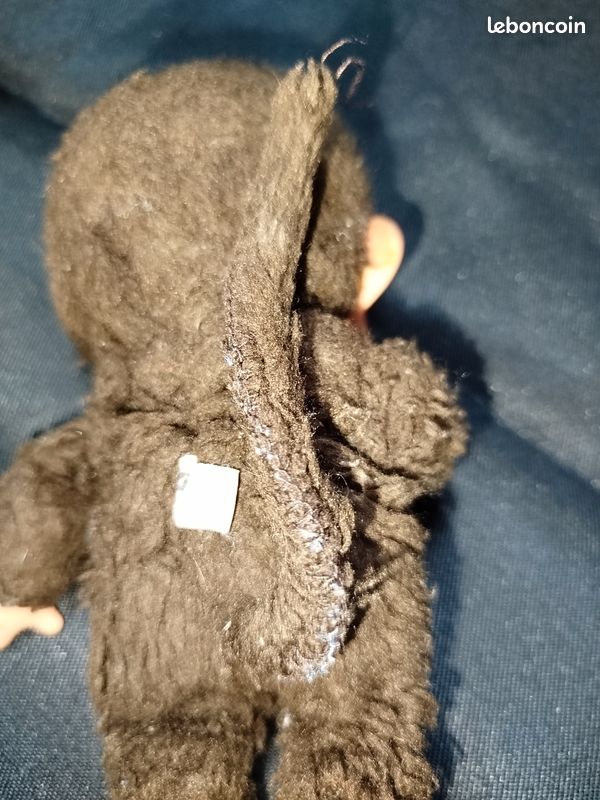 Peluche Kiki marron 19 cm Yeux marron Pieds avec marque Kiki le vrai
