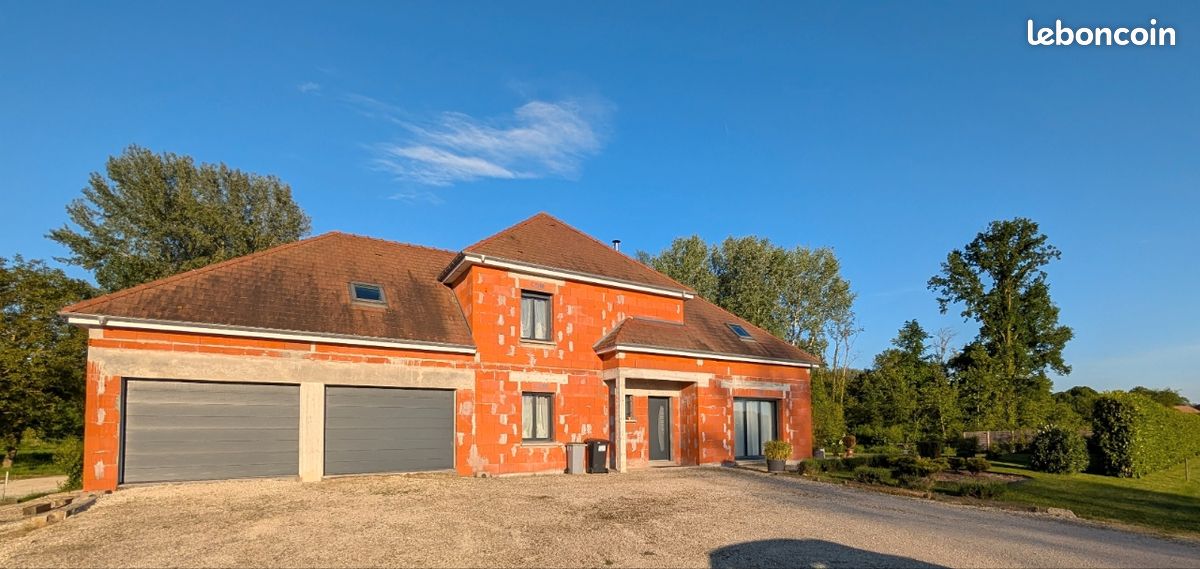 Maison 7 pièces 220 m² · à Saint-Thibault · 220 m² · 390 000 €