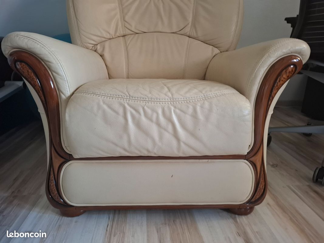 Fauteuil de salon en cuir beige (image 2)