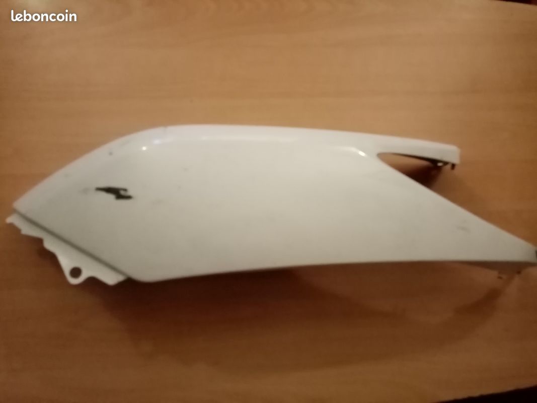 Carénage latéral gauche yamaha 125 xmax (image 1)