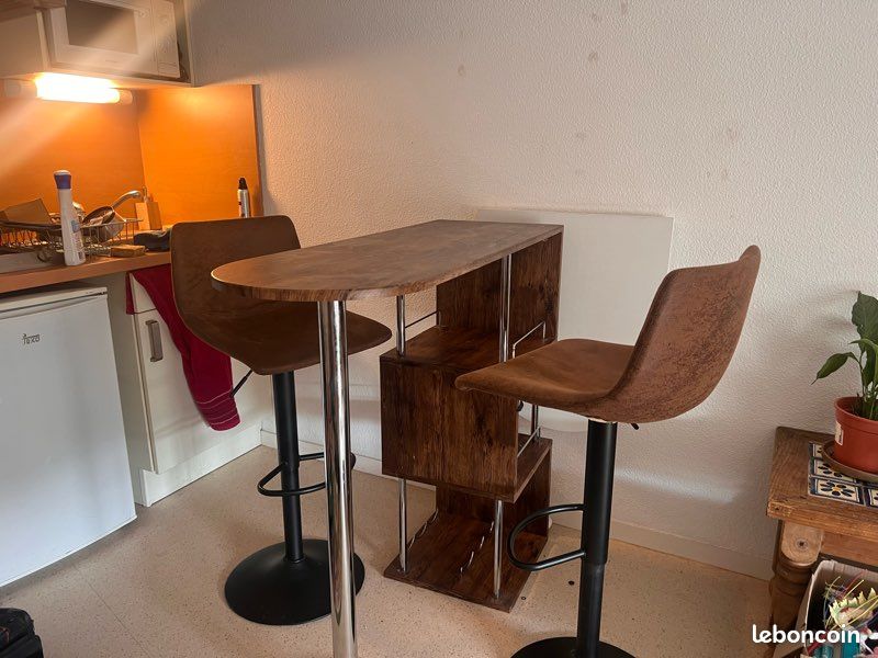 URGENT Table Bar Avec Chaises Hautes (image 1)