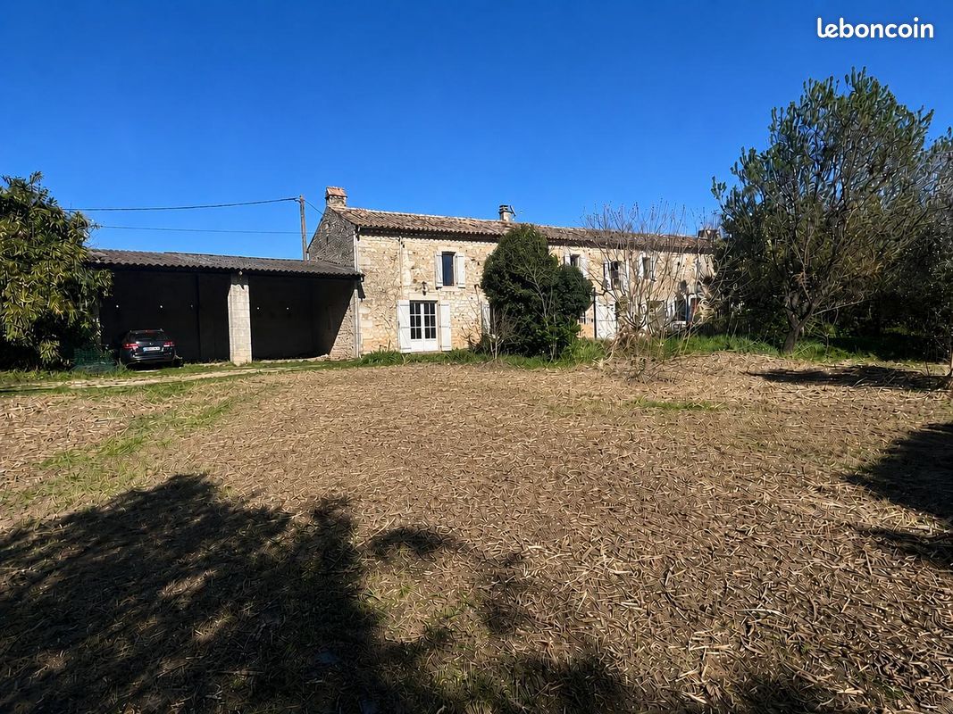 Maison 10 pièces 350 m² · à Saint-Just-d'Ardèche · 350 m² · 420 000 €