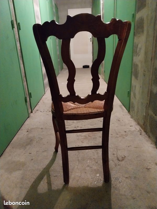 4 chaises anciennes en hêtre. Paillage en très bon état (image 3)