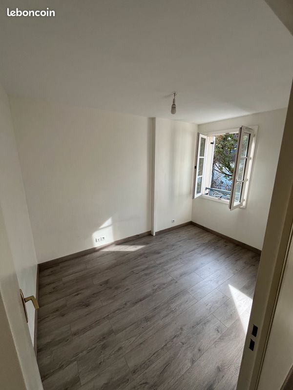 Appartement F2 34,2 m² -proximité Gare RER (image 2)