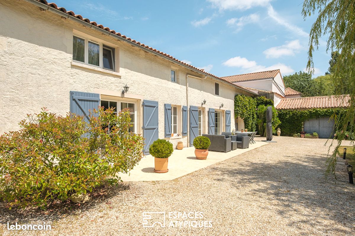 Maison 9 pièces 200 m² · à Saint-Martin-de-Bernegoue · 200 m² · 350 000 €