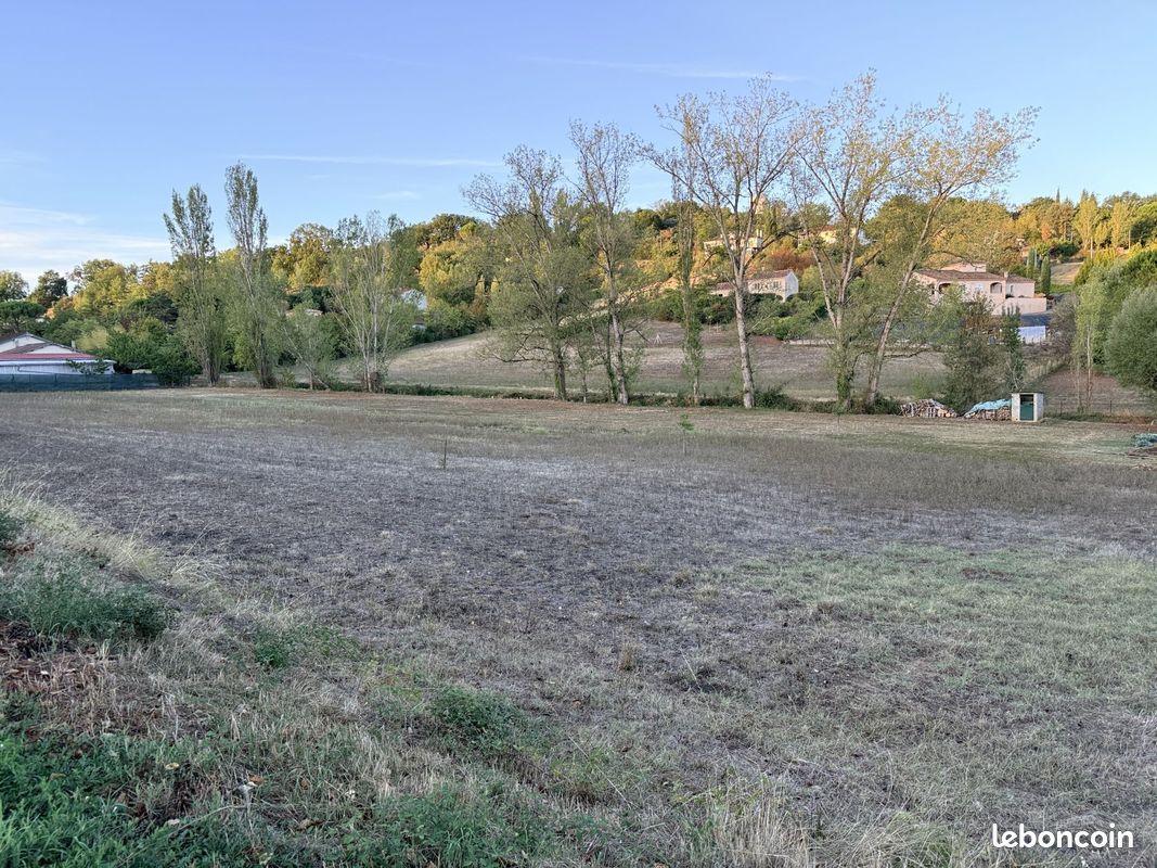 Terrain à bâtir de 2550 m² à PUYGOUZON (81) · 92 000 €