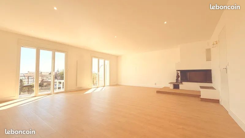 Maison 9 pièces 200 m² · à Saint-Denis-de-l'Hôtel · 200 m² · 349 000 €