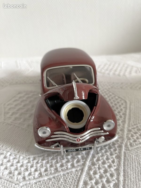 Modèle réduit Solido Prestige Renault 4cv de 1954 au 1/17 en boite - Modélisme