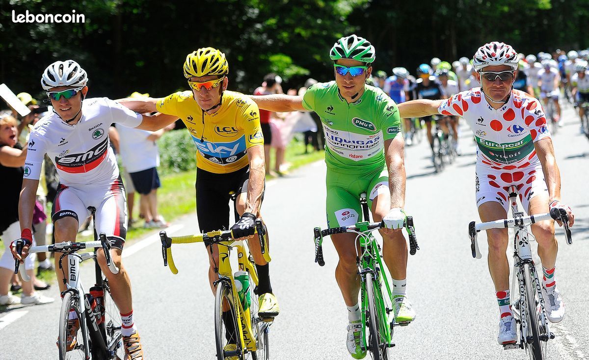 Lot D'objets Publicitaires - Sponsors Départ Tour De France 2012, Liège (porte-clés, Bracelets)