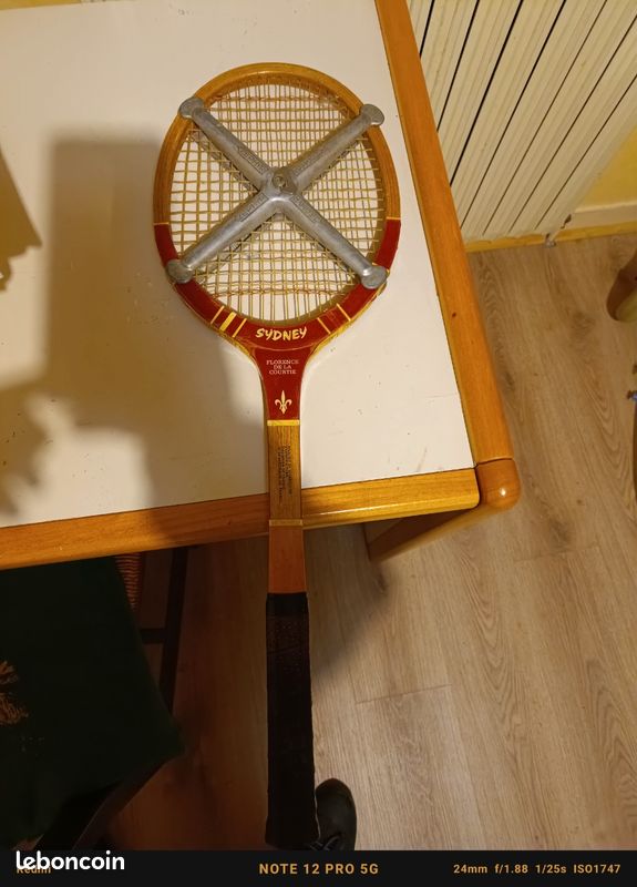 Ancienne Raquette De Tennis En Bois COURT - Décoration Collection France Années 50