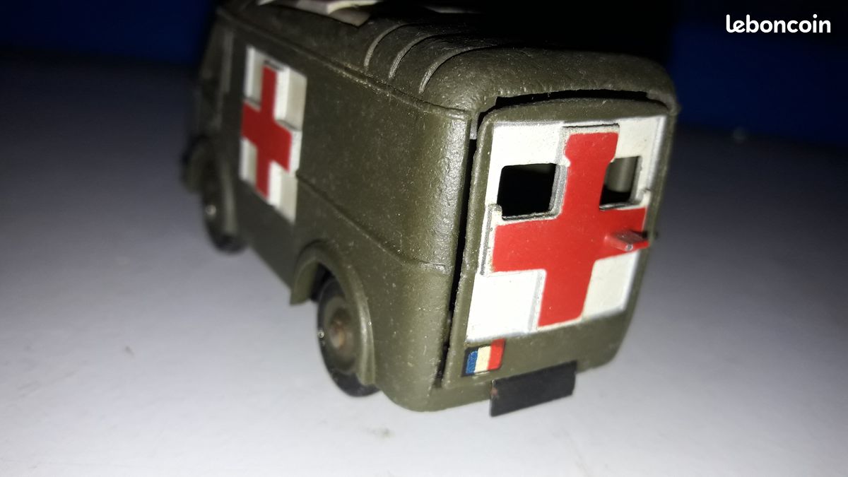 Dinky Toys meccano Ambulance militaire 80f au 1/43 - Jeux & Jouets
