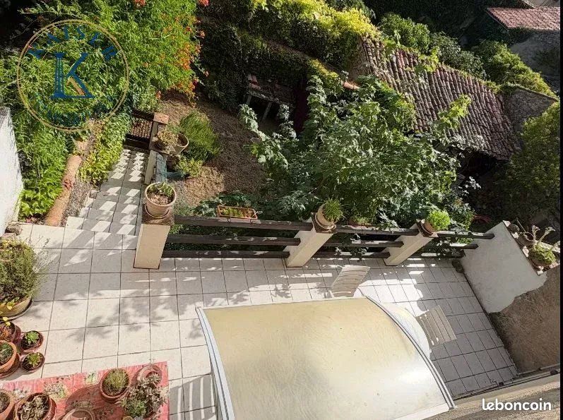 Maison 8 pièces 240 m² · à Varages · 240 m² · 262 000 €