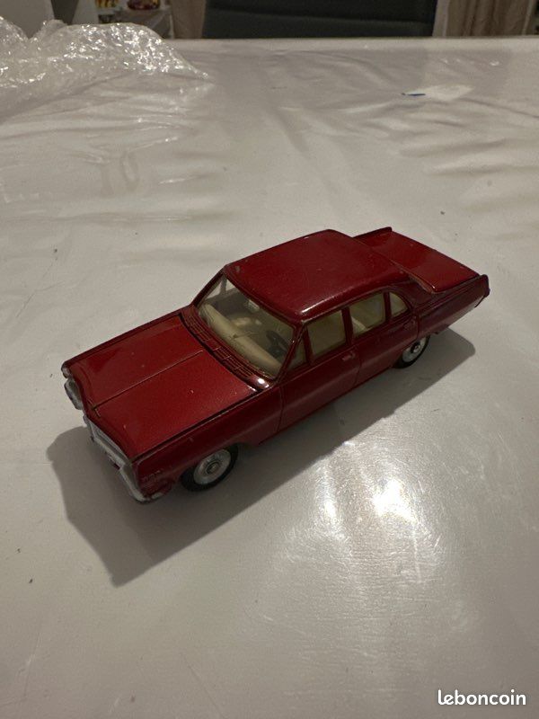 Dinky Toys Opel Admiral Rouge – Mecanno Triang – Miniature Ancienne Sans Boîte