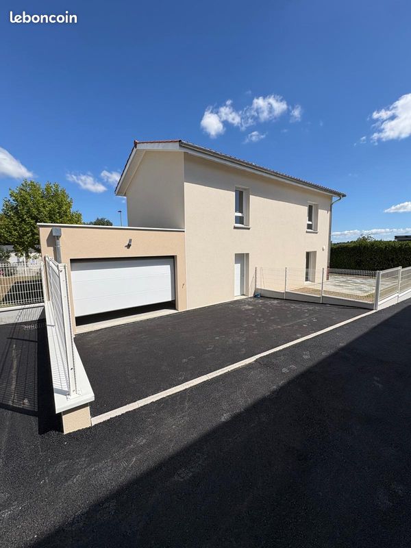 Maison 6 pièces 128 m² · à Saint-Georges-d'Espéranche · 128 m² · 1 610 €/mois