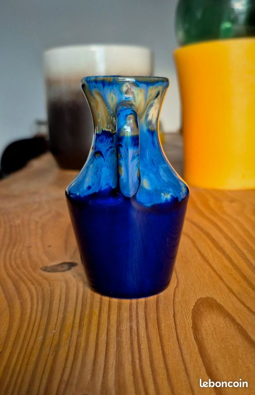 Petit vase en céramique en forme d'amphore (image 4)