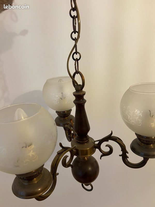 Lustre rt Déco frnçis à cinq lumières en liton et verre blnc pr
