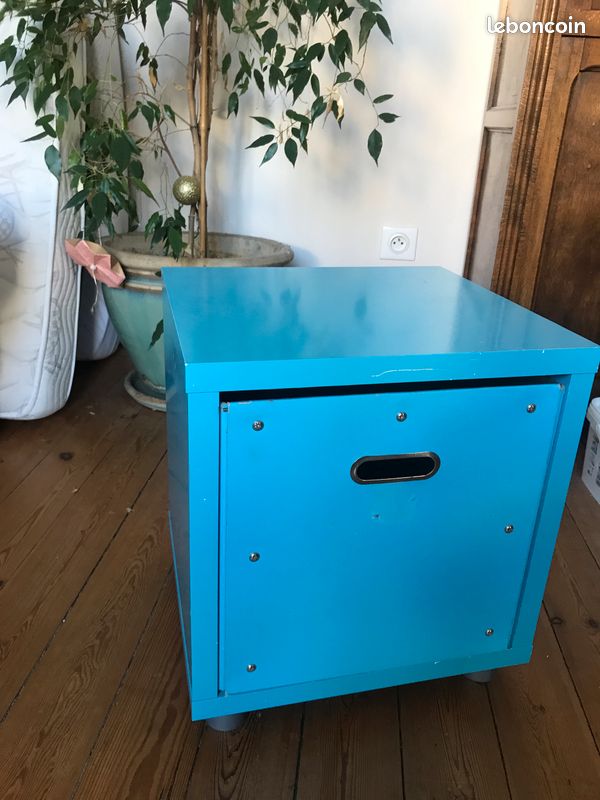 Table de nuit bleue avec grand tiroir amovible (image 1)