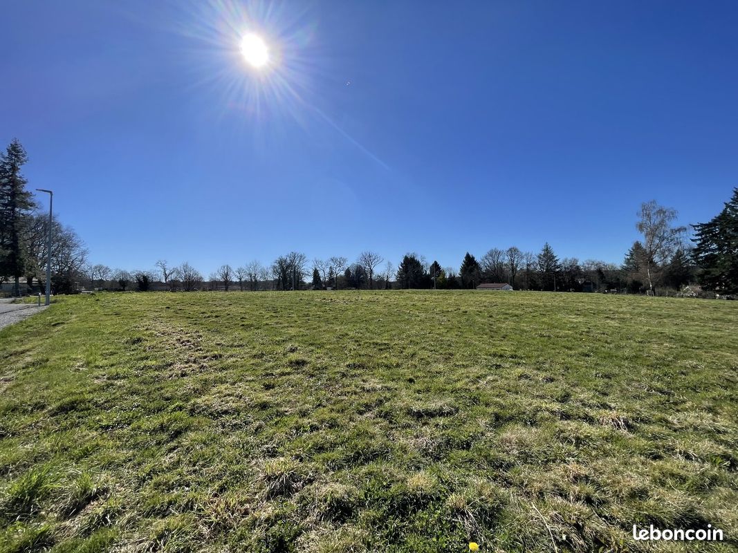 Terrain 1233 m² FEYTIAT · 87 500 €