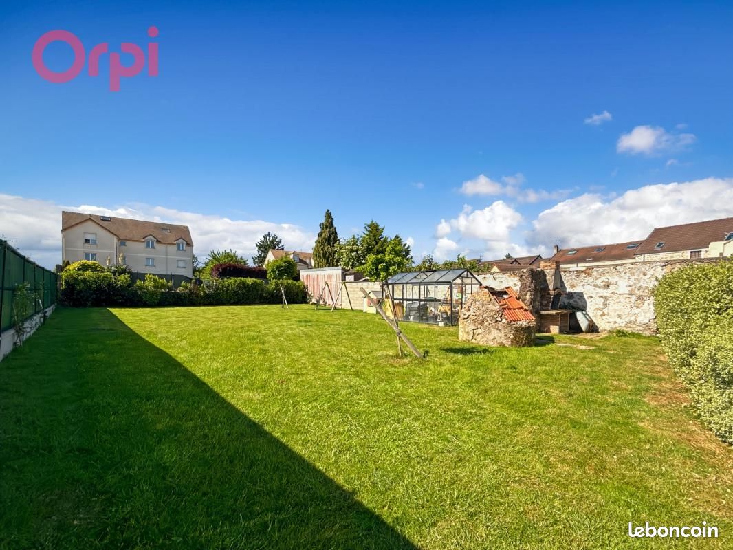 Terrain 373 m² Villejust · 169 000 €