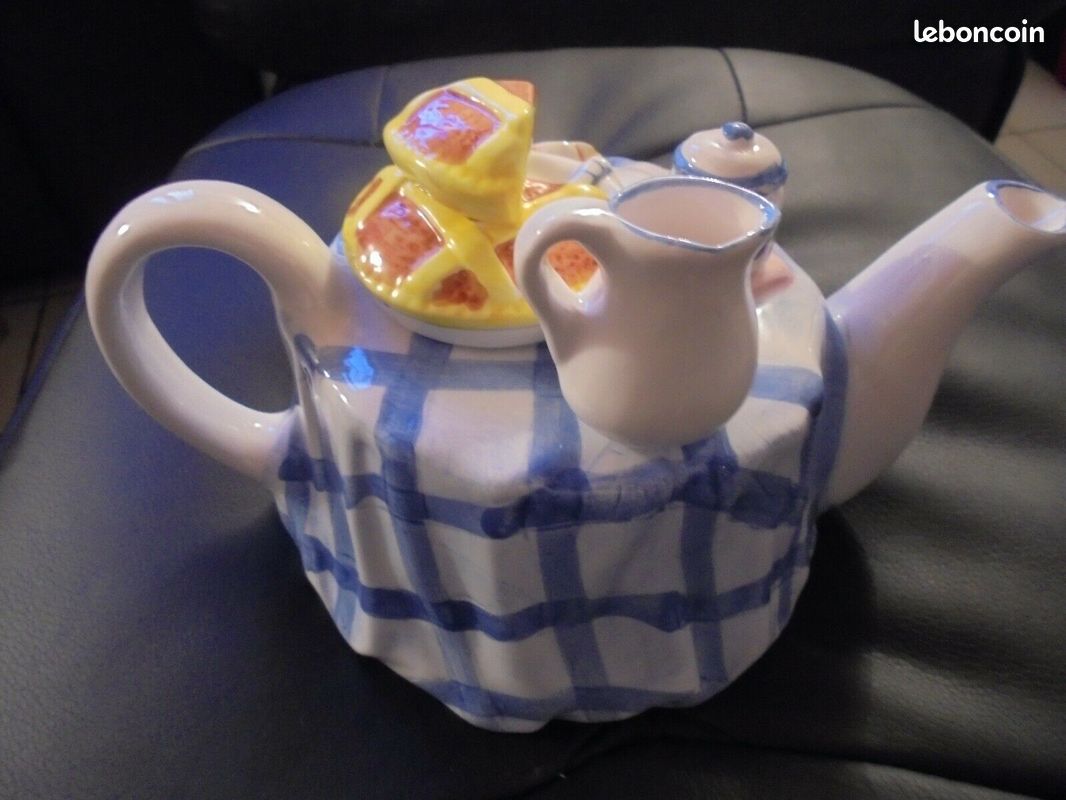 Théiere/Tasse originale à motif papillons en céramique Maisons du monde Théiere/Tasse originale à motif papillons en céramique Maisons du monde